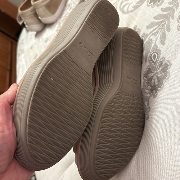 Clark’s soft cushion beige wedges women’s size 8 - Picture 3 of 3